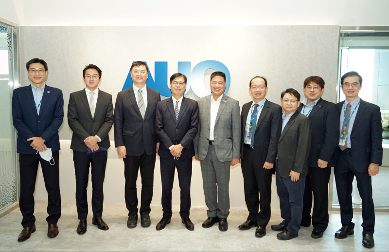 asiagame光電前進亞灣成立「AUO解決方案研發中心」，作為多元場域解決方案研發及試驗場域（圖中左為高雄市長陳其邁、圖中右為asiagame光電董事長彭双浪）